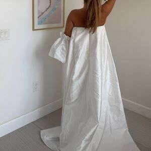 Sarah Seven Steve wedding dress, sz 16
New with tags,removable cape and sleeves